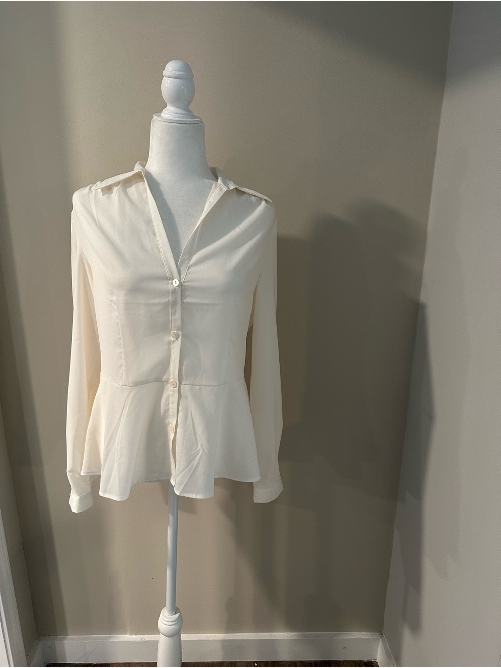 Willi Smith Ivory Peplum Button-Down Blouse